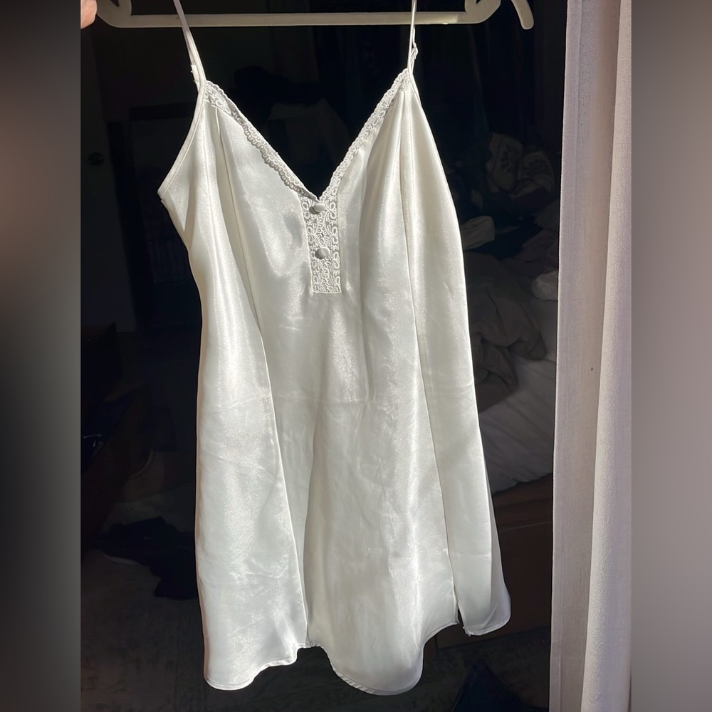 Elegant White Lace Trim Sleepwear